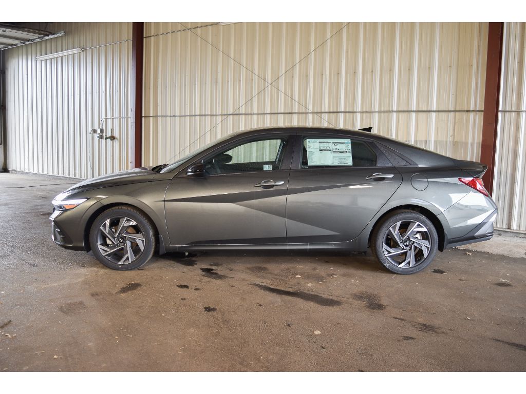 2025 Hyundai Elantra SEL Sport photo 4