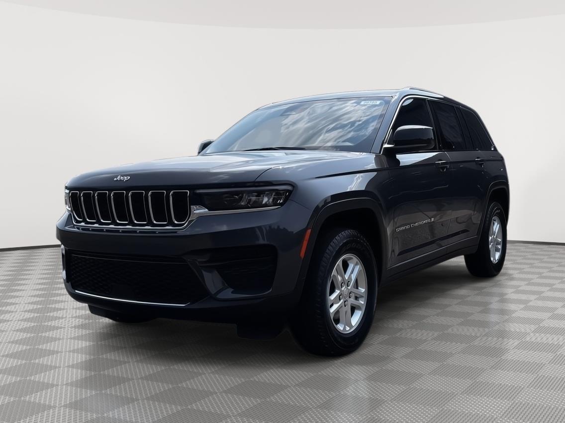 2025 Jeep Grand Cherokee Laredo photo 9