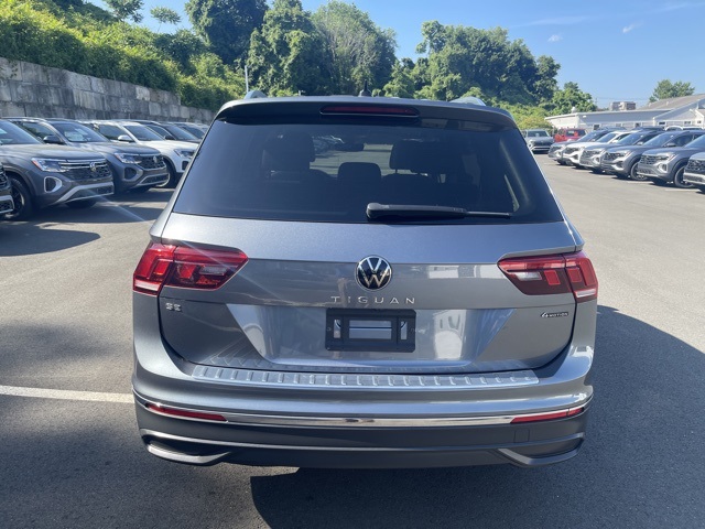 2022 Volkswagen Tiguan SE photo 2