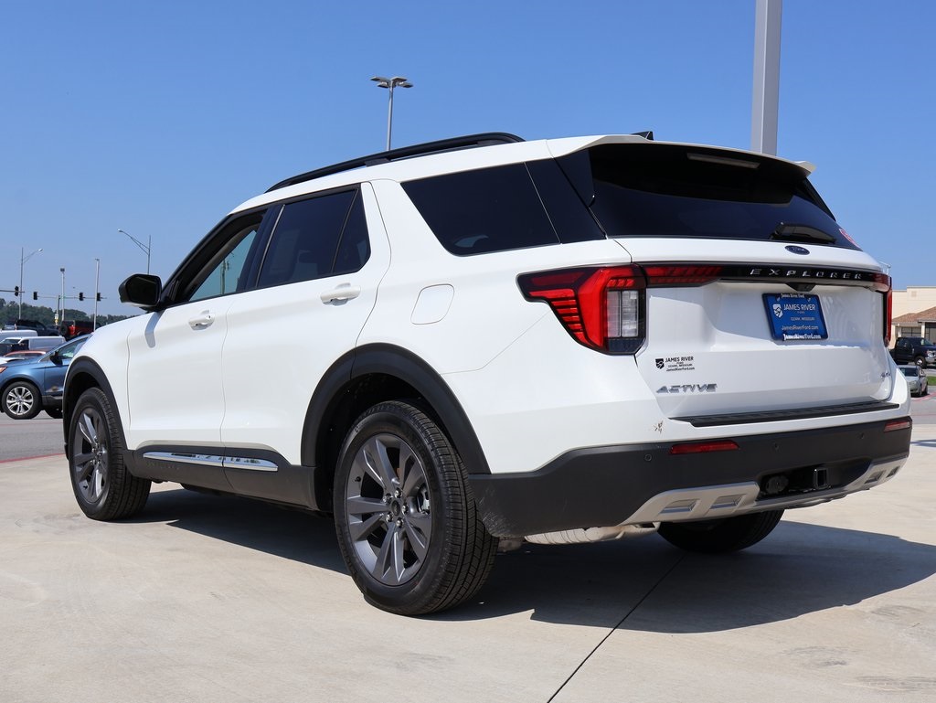 2025 Ford Explorer photo 3