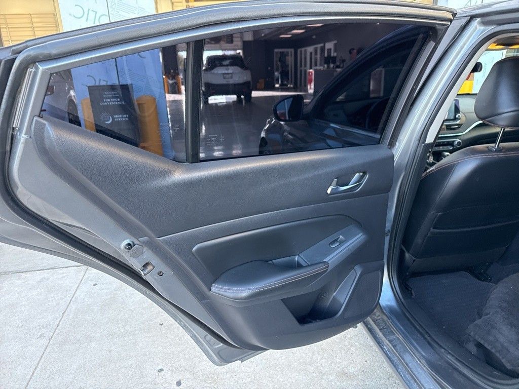 2020 Nissan Altima 2.5 SR photo 18