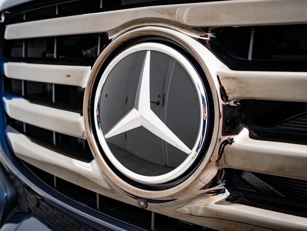 2026 Mercedes Benz GLS 450 4MATIC photo 3