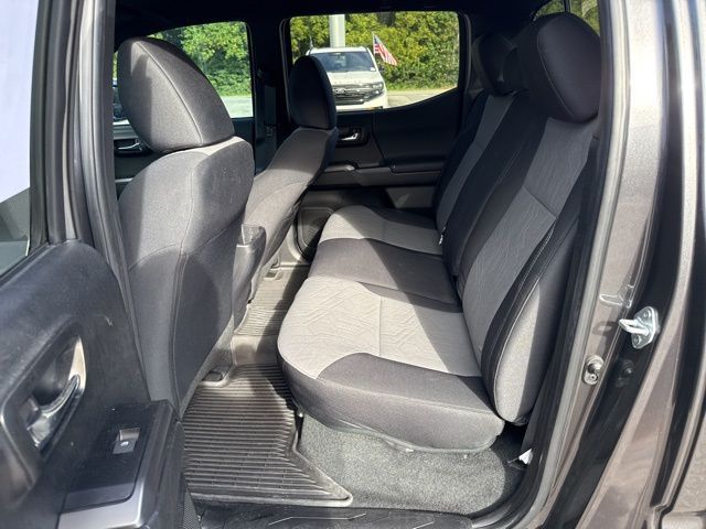 2023 Toyota Tacoma TRD Off-Road V6 photo 10
