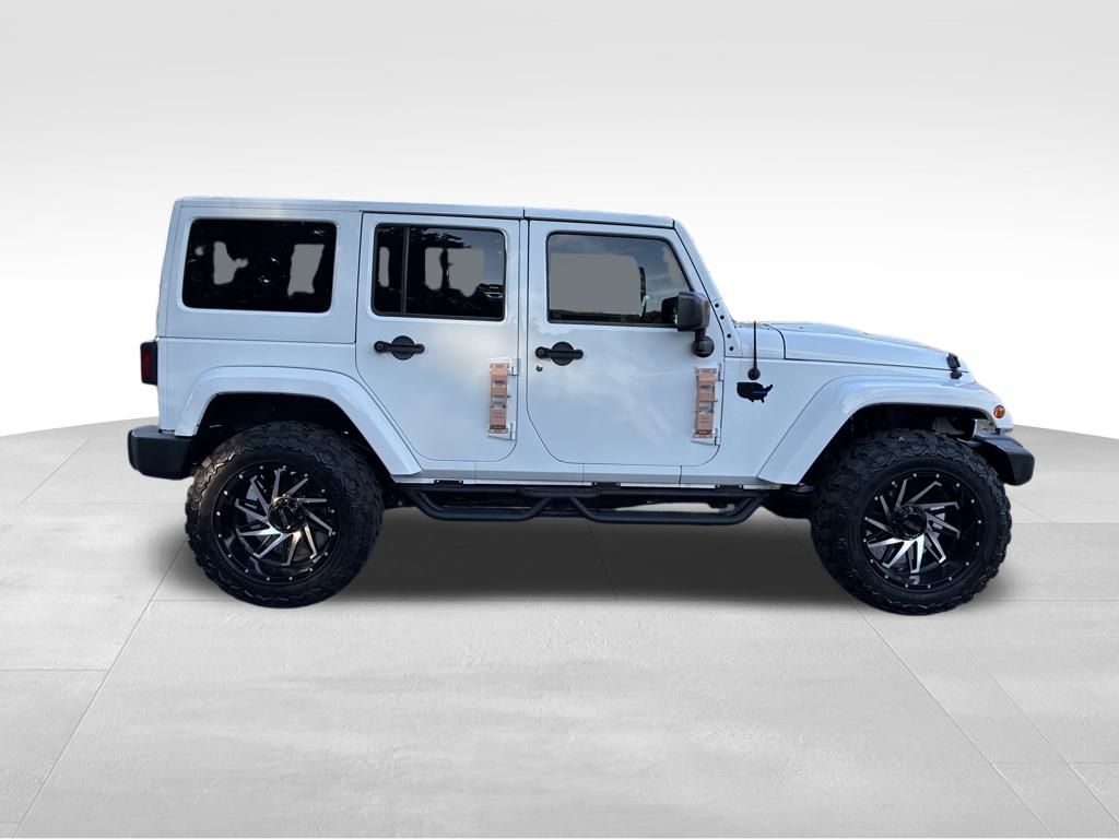 2017 Jeep Wrangler Unlimited Sahara photo 6