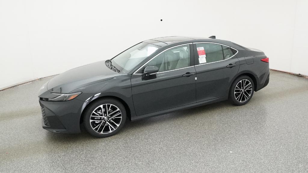 2025 Toyota Camry XLE photo 7