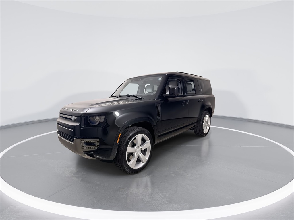 2025 Land Rover Defender 130 X-Dynamic SE photo 3
