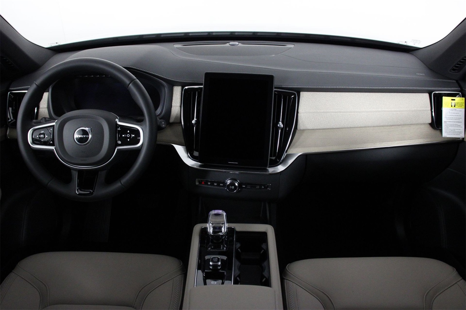 2026 Volvo XC90 Core photo 2
