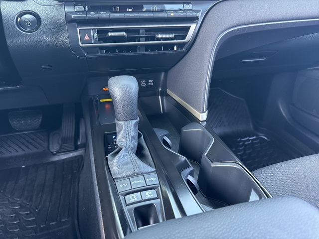 2025 Toyota Camry LE photo 32