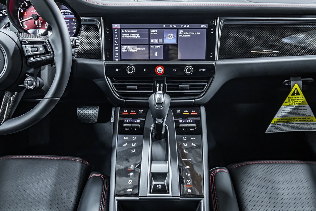 2025 Porsche Macan GTS photo 15