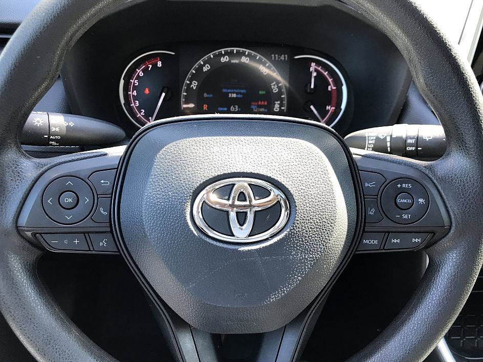2023 Toyota RAV4 XLE photo 19