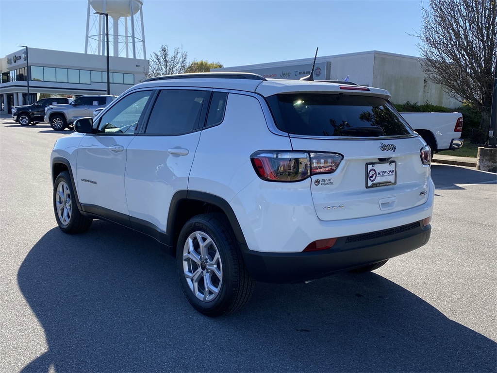 2025 Jeep Compass Latitude photo 4