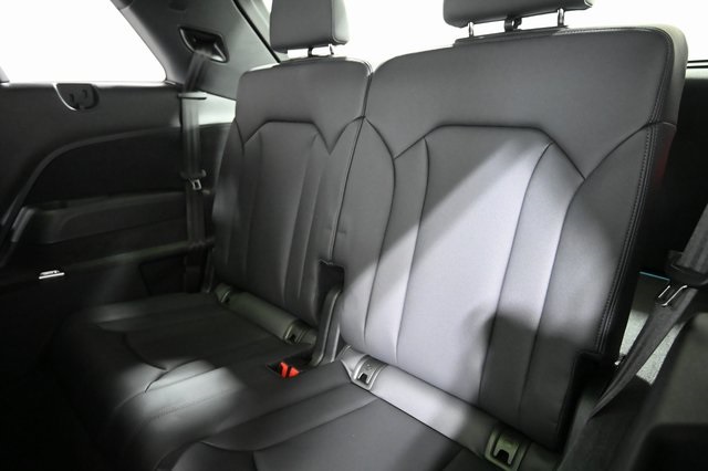 2025 Audi Q7 55 Premium Plus photo 3