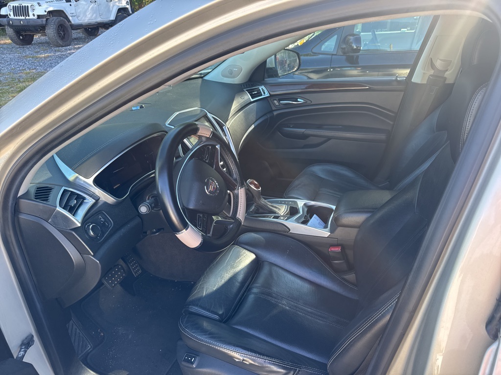 2016 Cadillac SRX Luxury photo 2