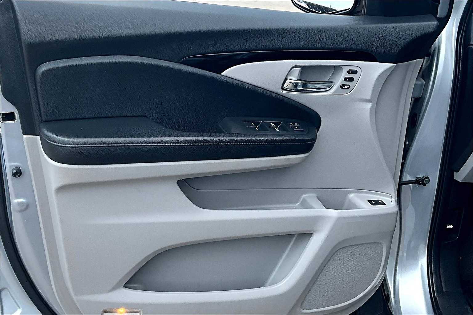 2018 Honda Pilot Touring photo 21