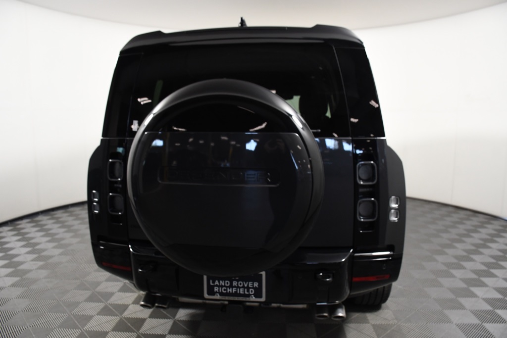 2025 Land Rover Defender 130 V8 photo 5