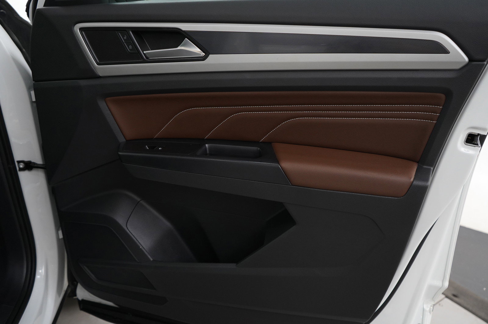 2021 Volkswagen Atlas SE Technology R-Line photo 9
