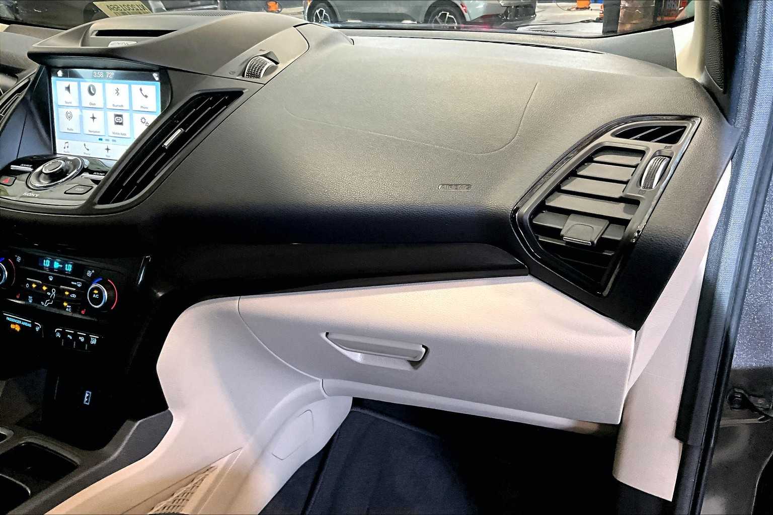 2017 Ford Escape Titanium photo 12