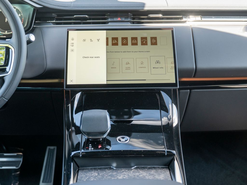2025 Land Rover Range Rover Sport SE photo 17