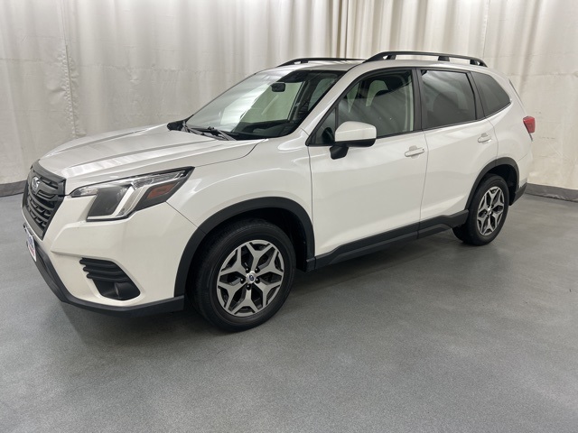 2022 Subaru Forester Premium photo 2
