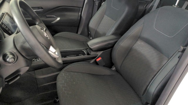 Used 2024 WHITE Nissan SV image 15