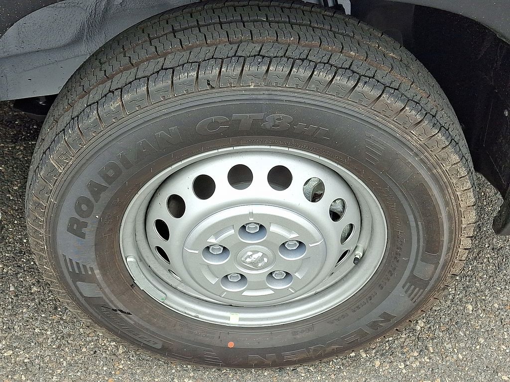 2025 Ram 1500 Tradesman photo 4