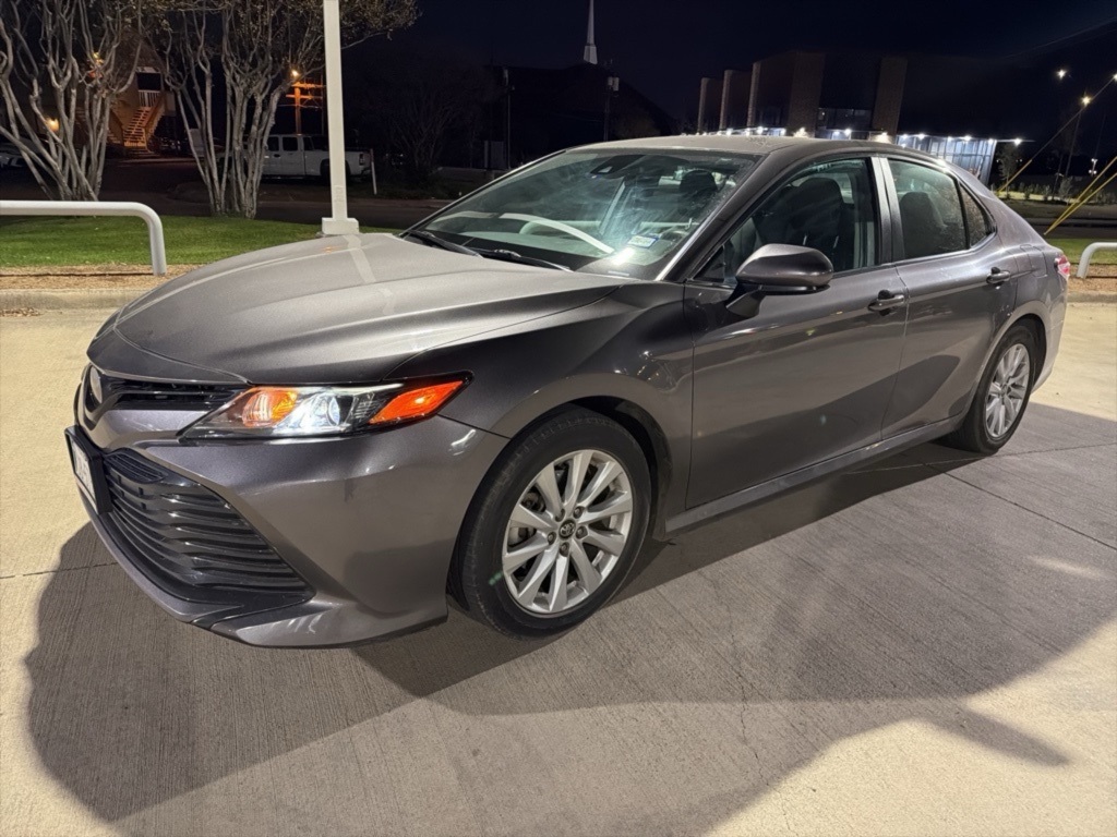 2019 Toyota Camry LE's photo