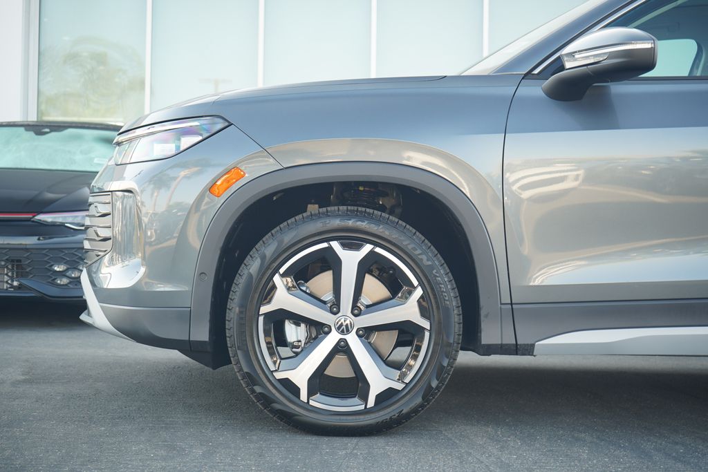 2025 Volkswagen Tiguan SE photo 2