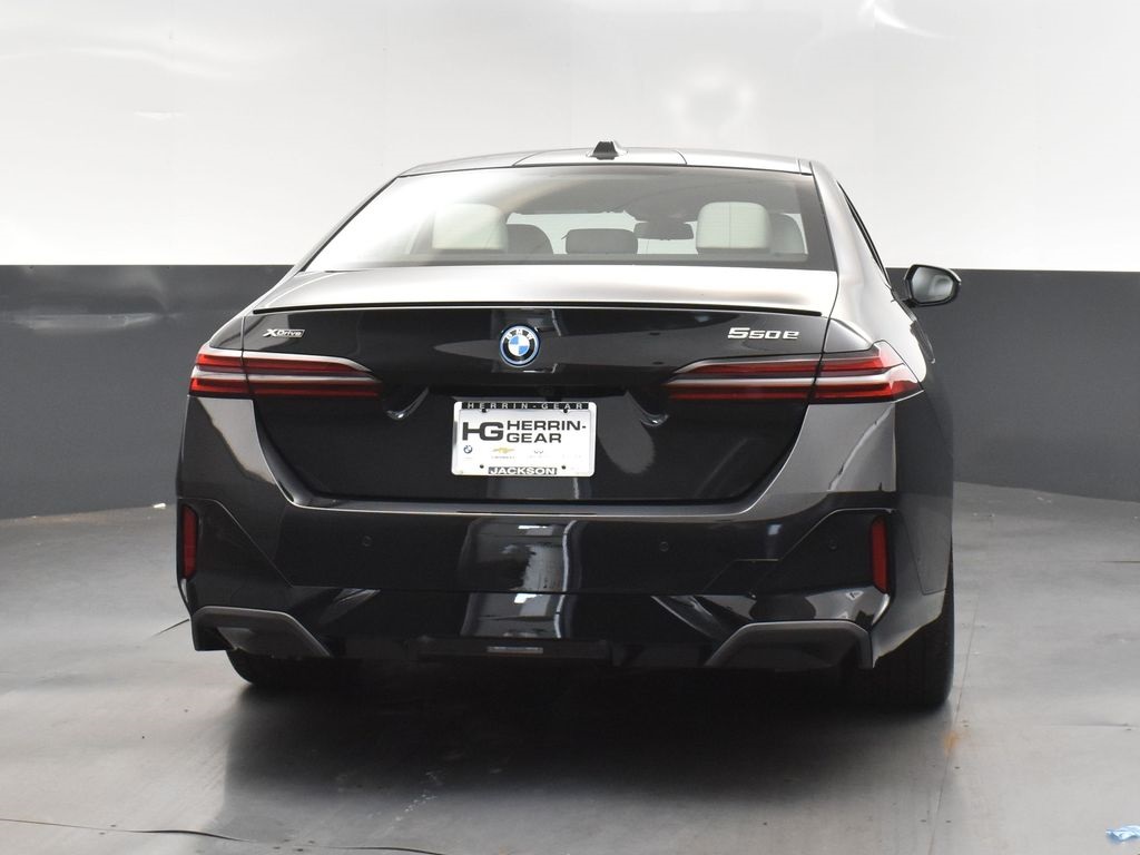 2026 Bmw 550e xDrive photo 7