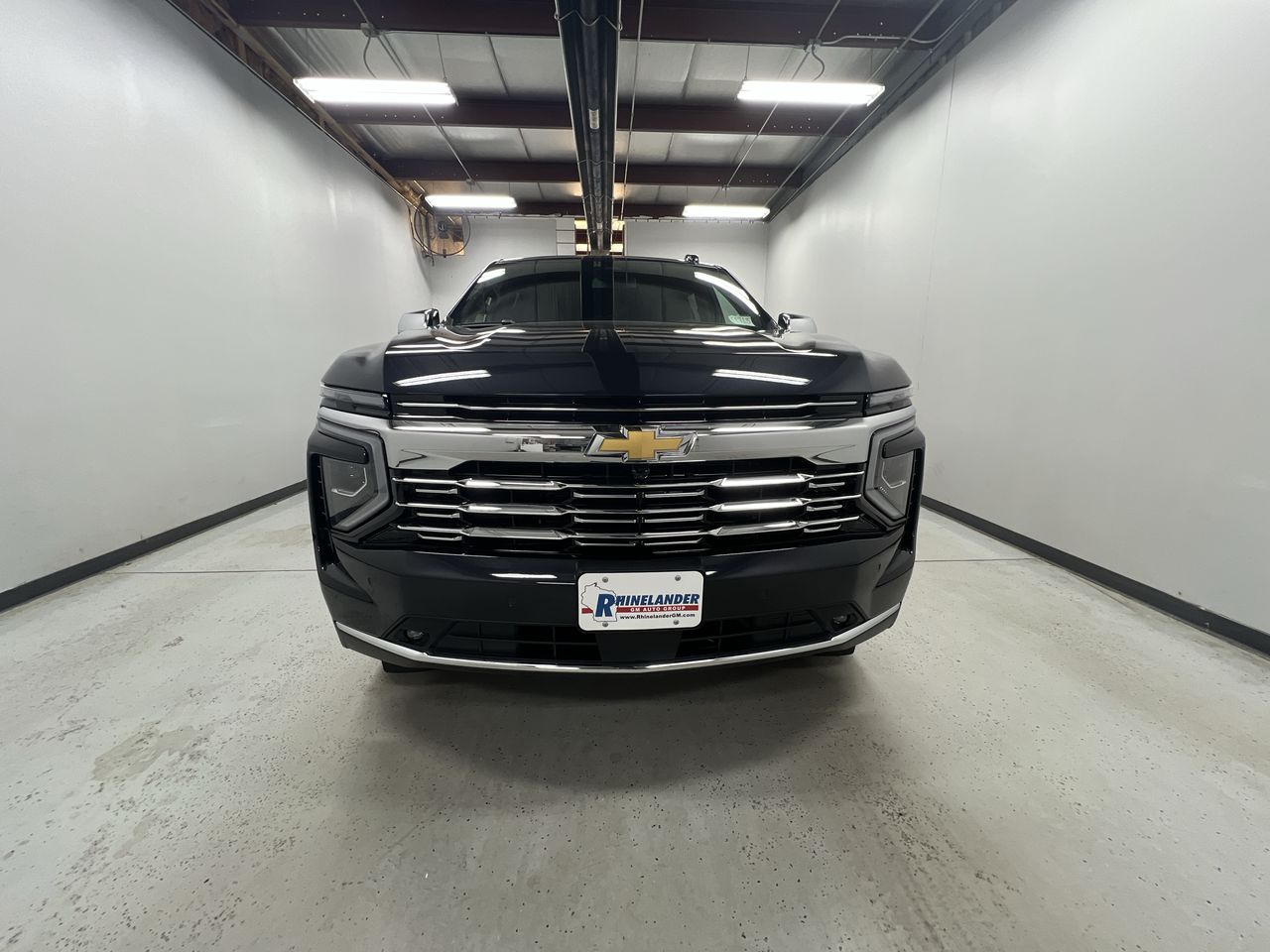 2025 Chevrolet Suburban Premier photo 3