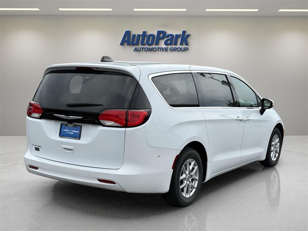 2023 Chrysler Voyager LX photo 7