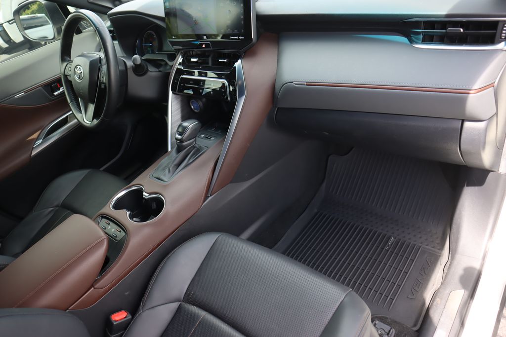 2021 Toyota Venza Limited photo 25