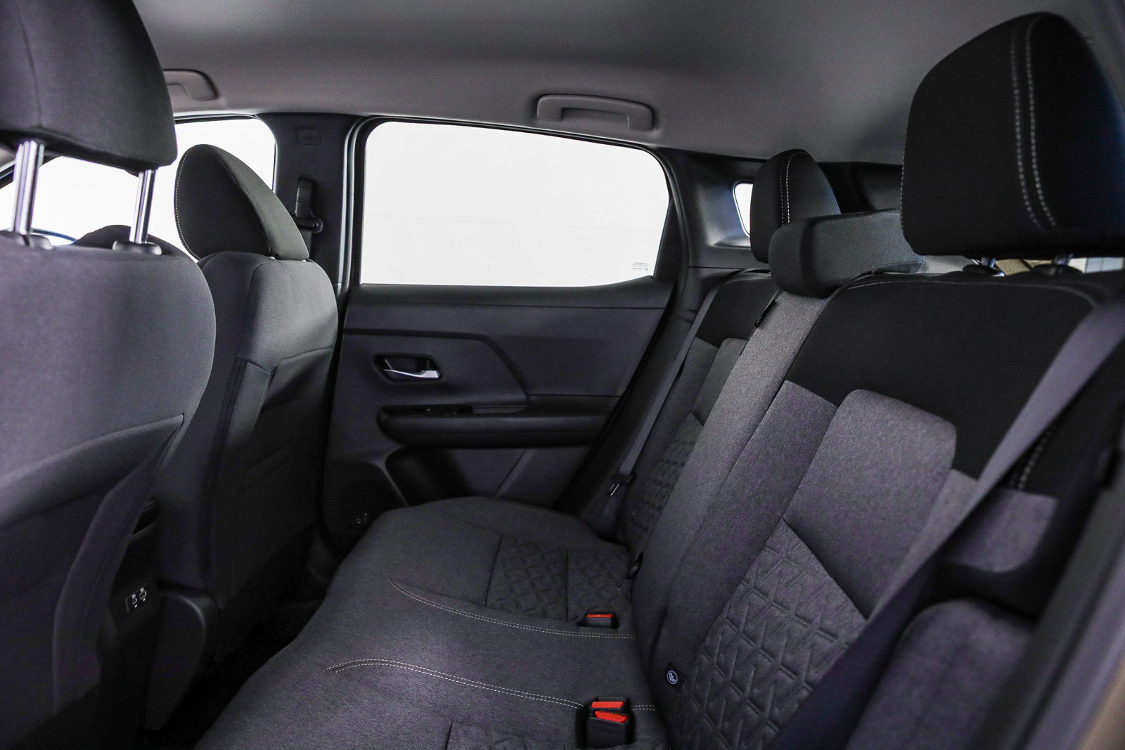 2025 Nissan Kicks SV photo 15