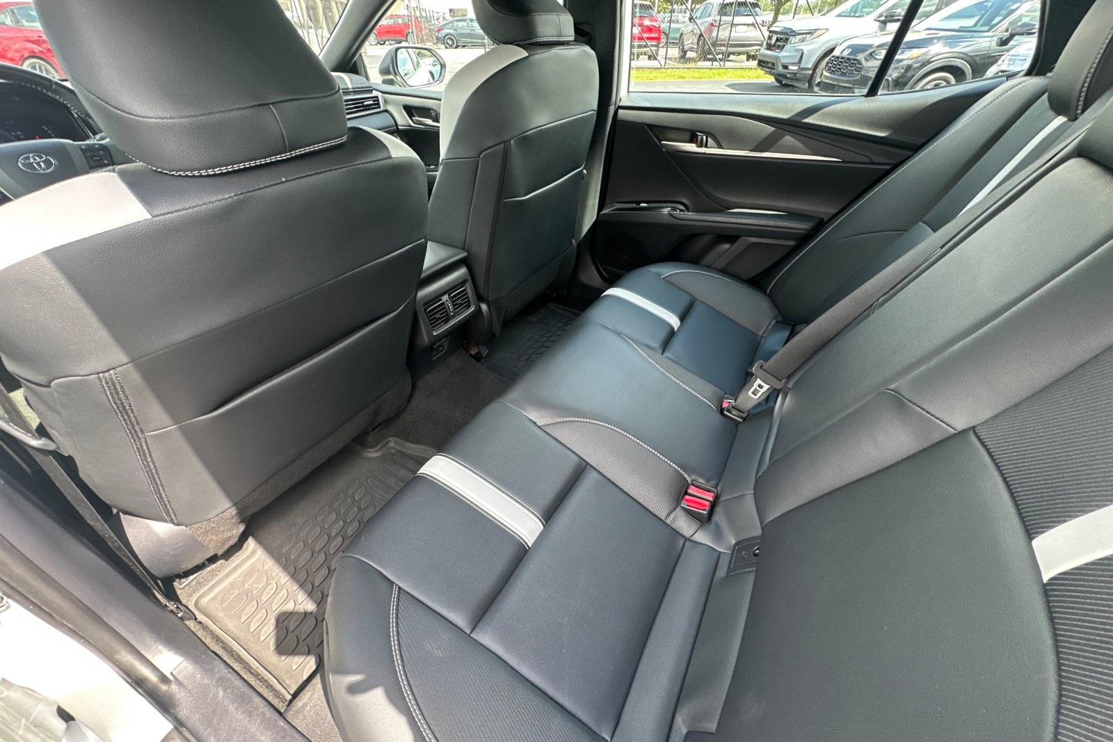 2025 Toyota Camry SE photo 12