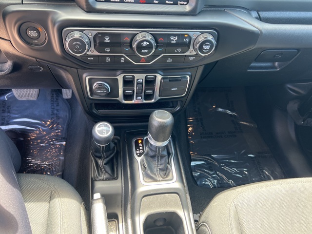 2023 Jeep Wrangler Sahara photo 9