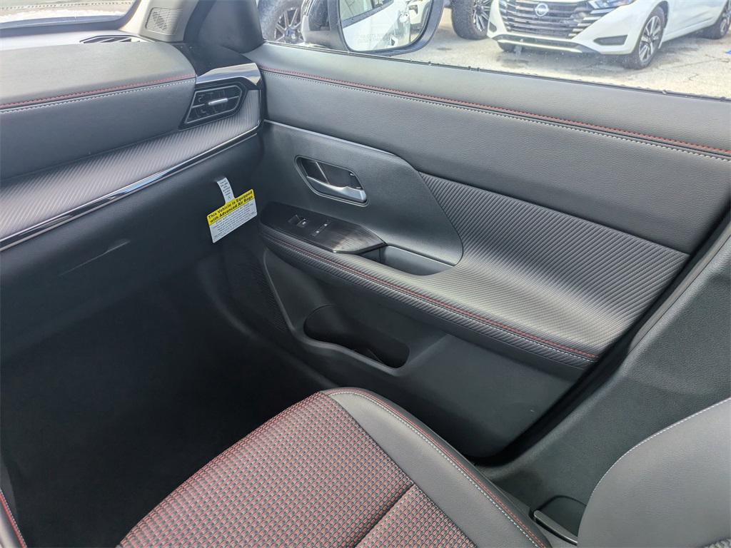 2025 Nissan Kicks SR photo 17