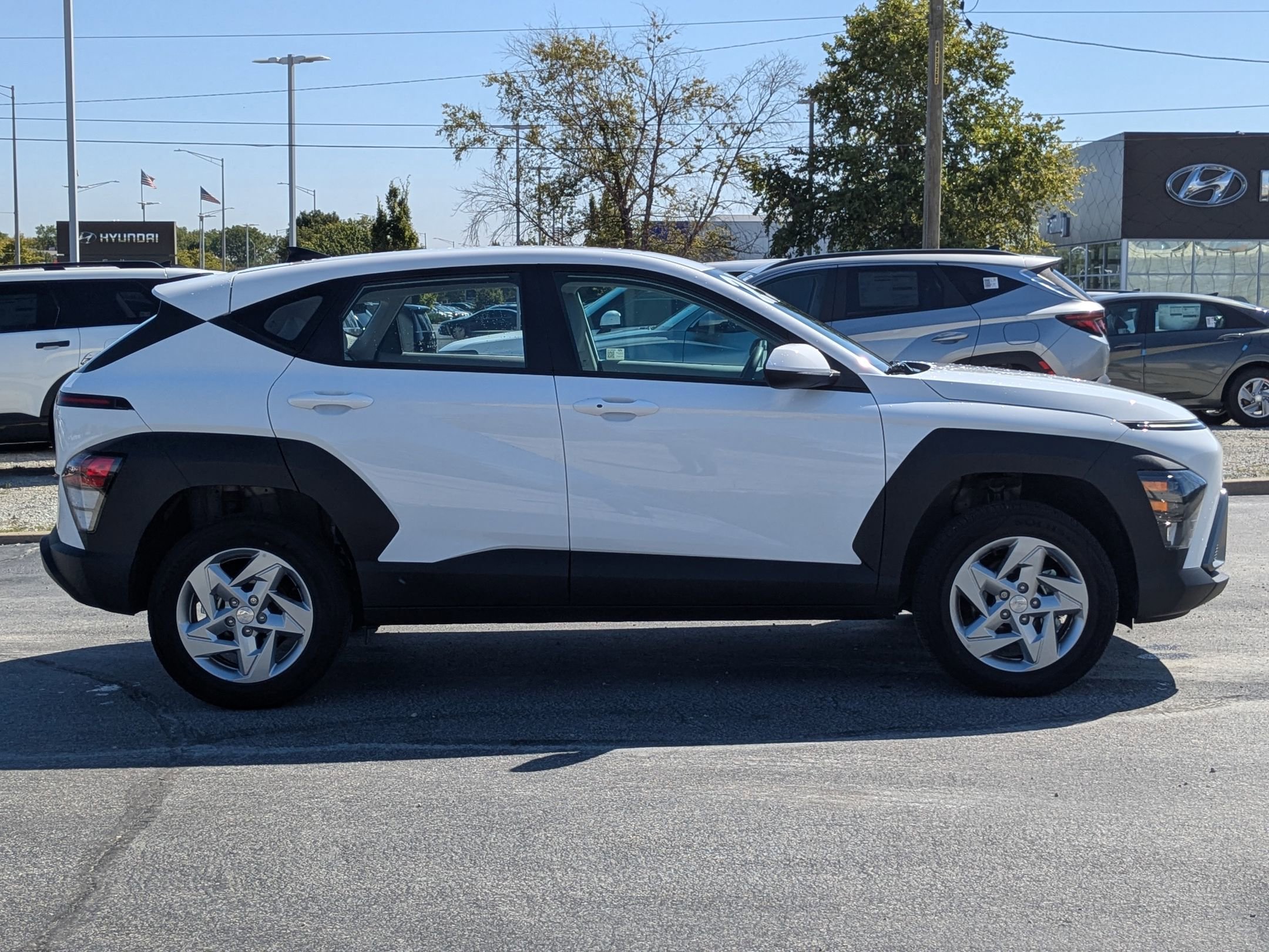2025 Hyundai Kona SE photo 2