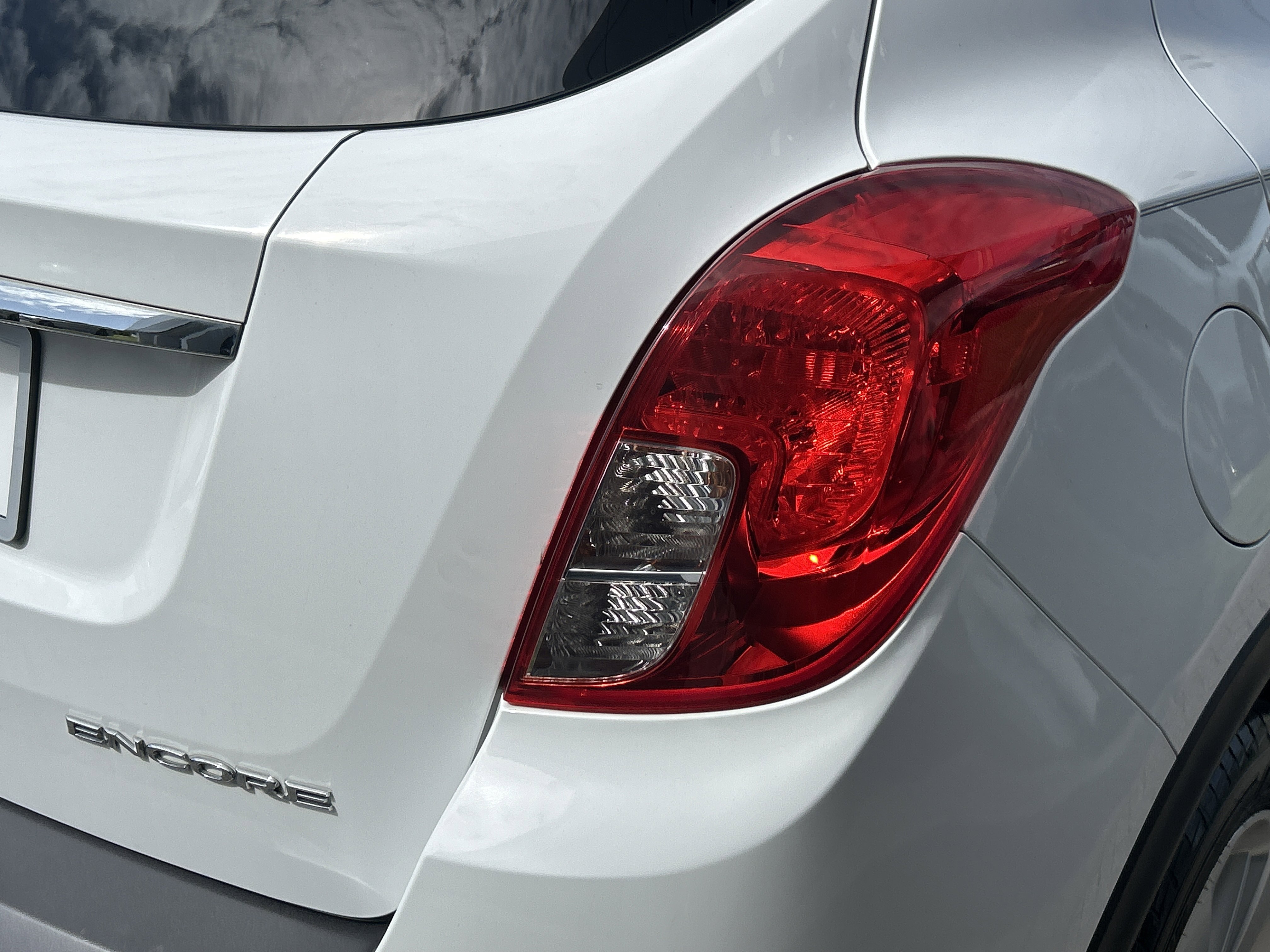 2016 Buick Encore Base photo 2