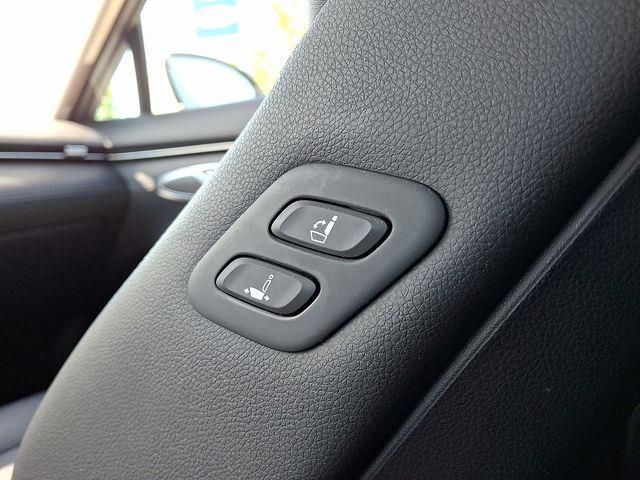 2022 Genesis GV70 2.5T Advanced photo 9