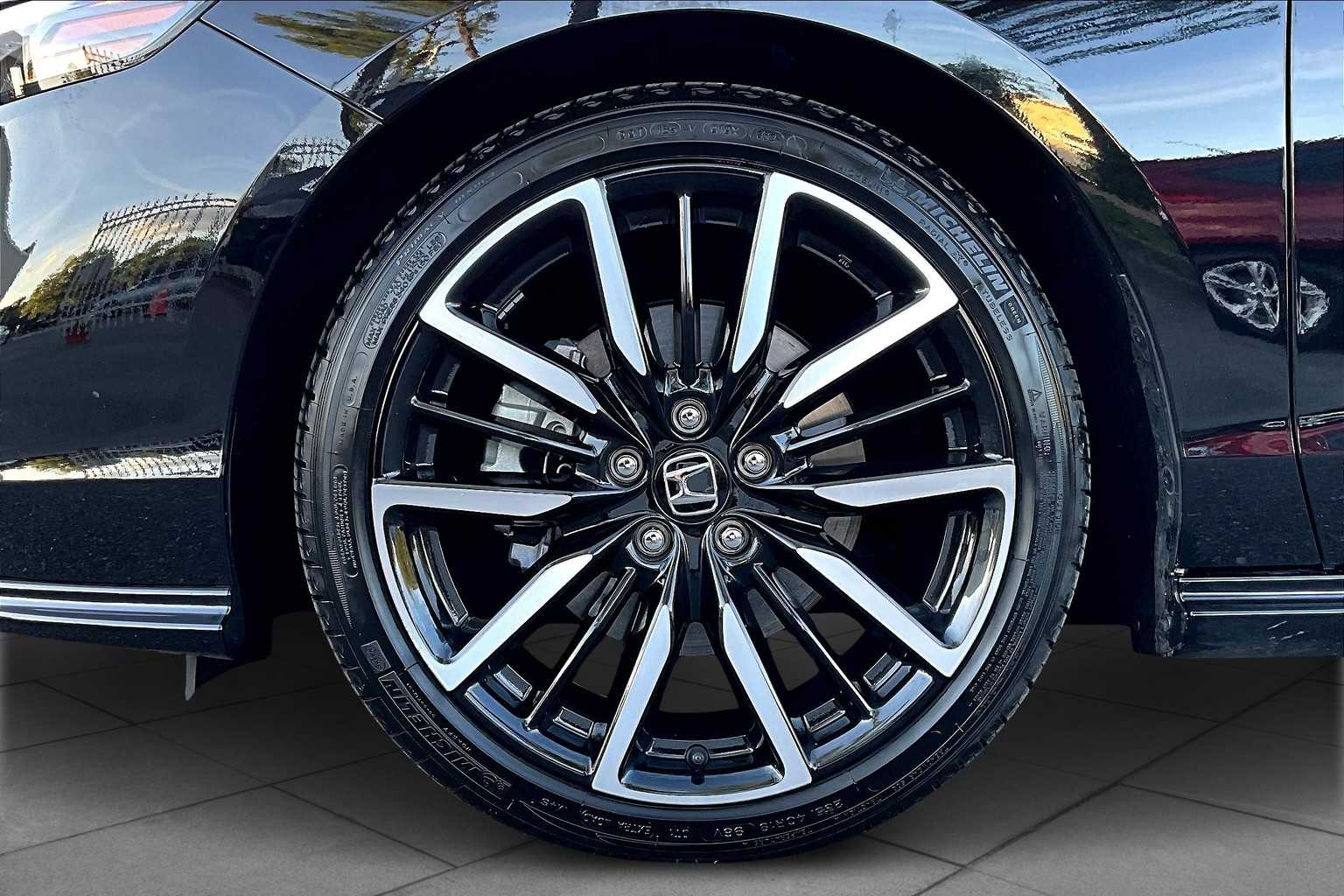 2024 Honda Accord Hybrid Touring photo 9