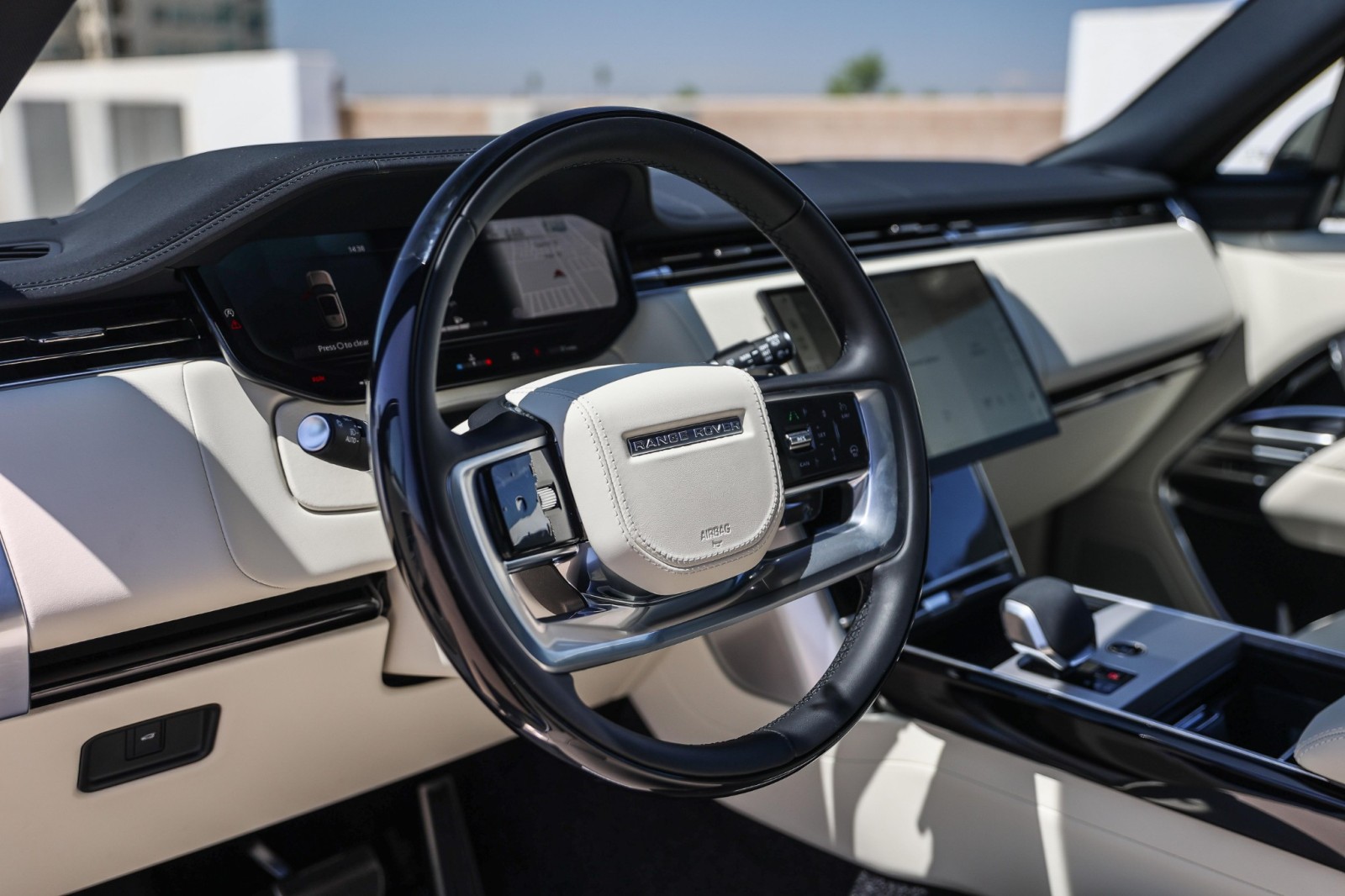 2025 Land Rover Range Rover SE photo 17