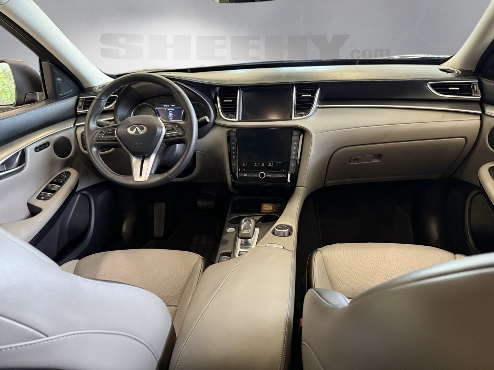 2024 Infiniti QX50 Luxe AWD photo 2