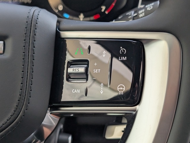 2025 Land Rover Range Rover SE photo 18