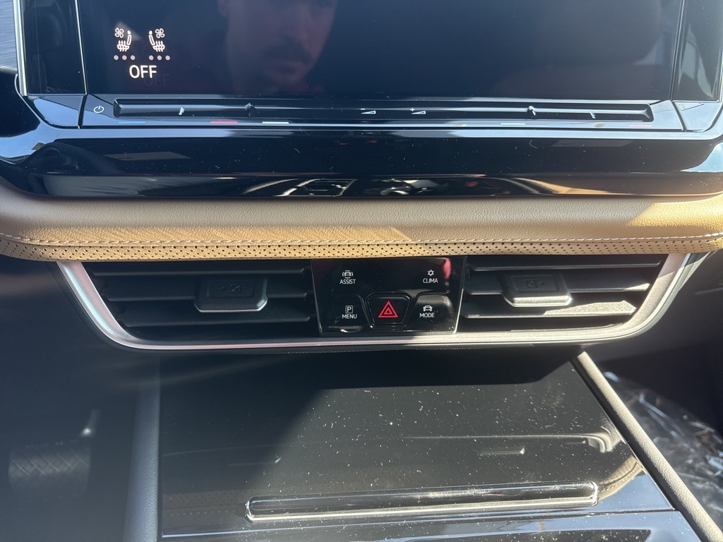 2026 Volkswagen Atlas Cross Sport SE Technology photo 19