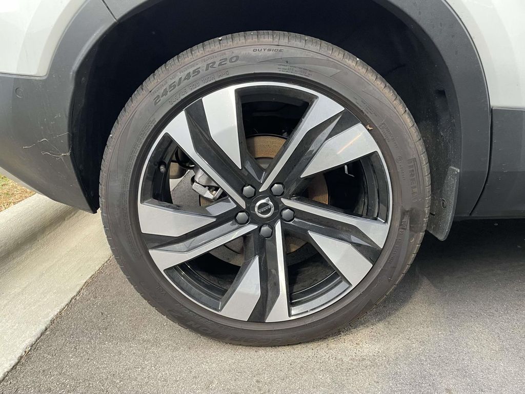 2023 Volvo XC40 Plus photo 4