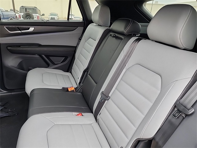 2025 Volkswagen Atlas Cross Sport SEL R-Line photo 13