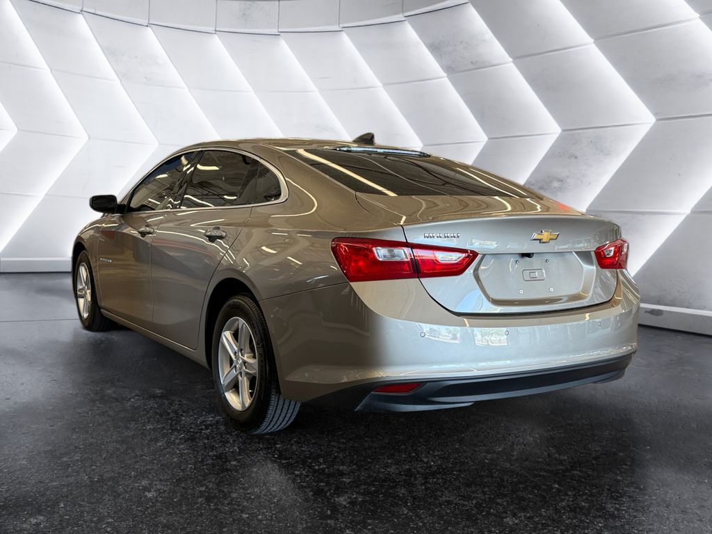 2025 Chevrolet Malibu photo 6