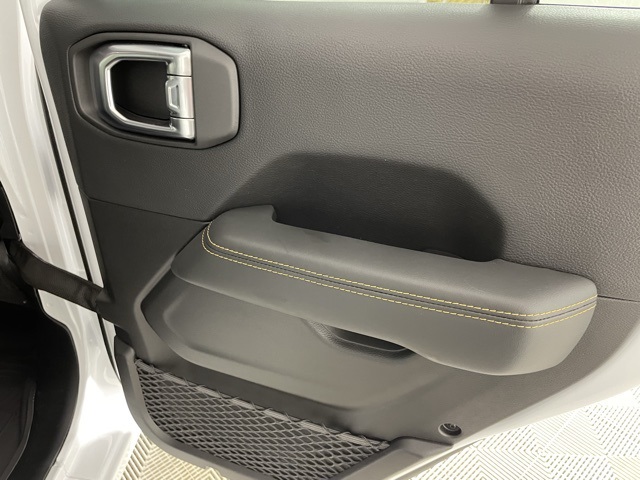 2025 Jeep Wrangler Sahara photo 38