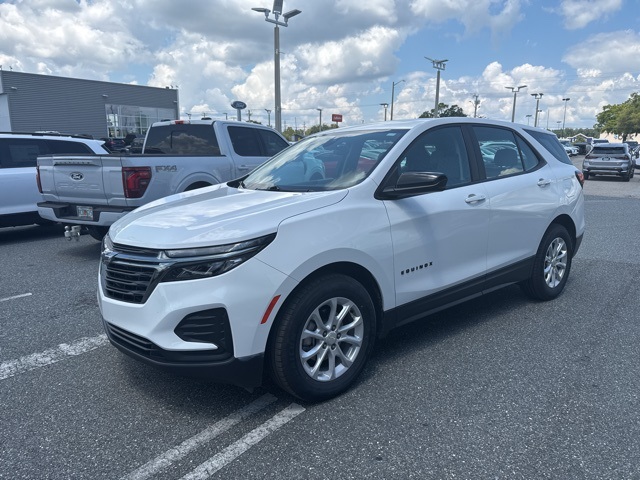 2024 Chevrolet Equinox LS photo 4