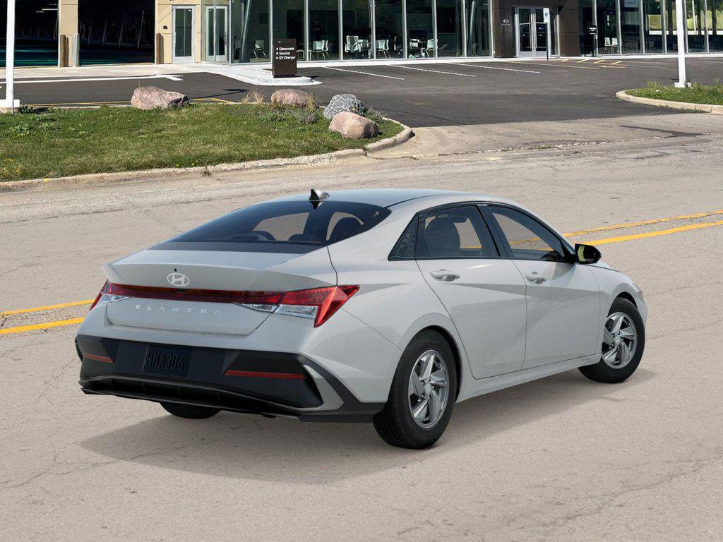 2026 Hyundai Elantra SE photo 2