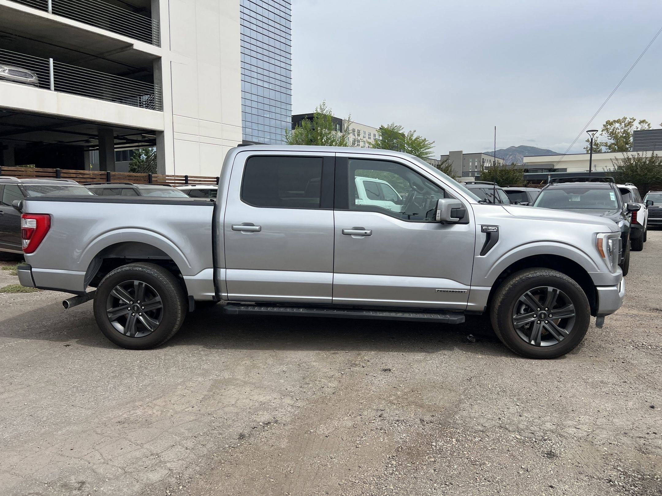 2023 Ford F-150 Lariat photo 2